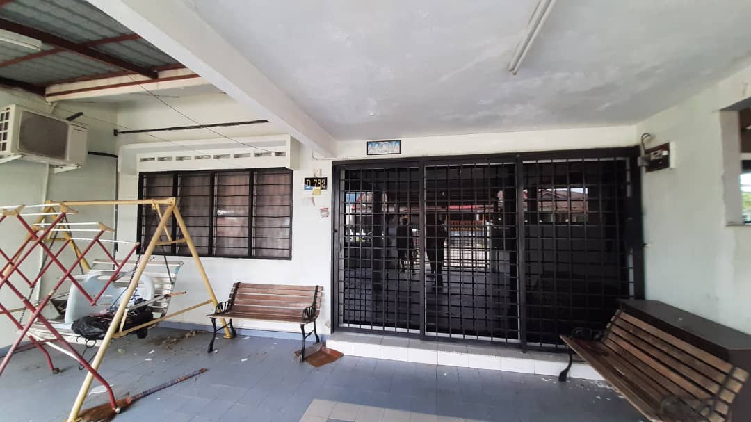 Single Storey Terrace Bukit Setongkol Kuantan - photo 2