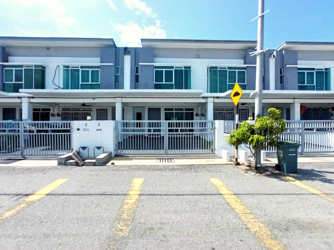 Teres Dua Tingkat Bandar Kuantan Putri - photo 1