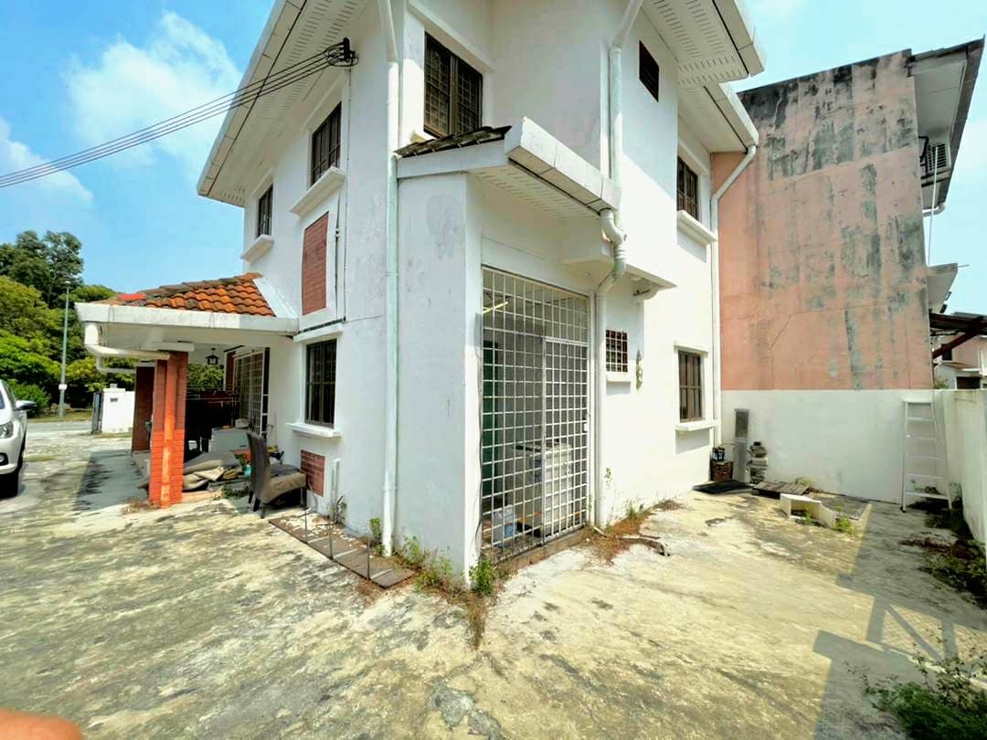 Corner Lot Double Storey Seksyen Tujuh Shah Alam - photo 9