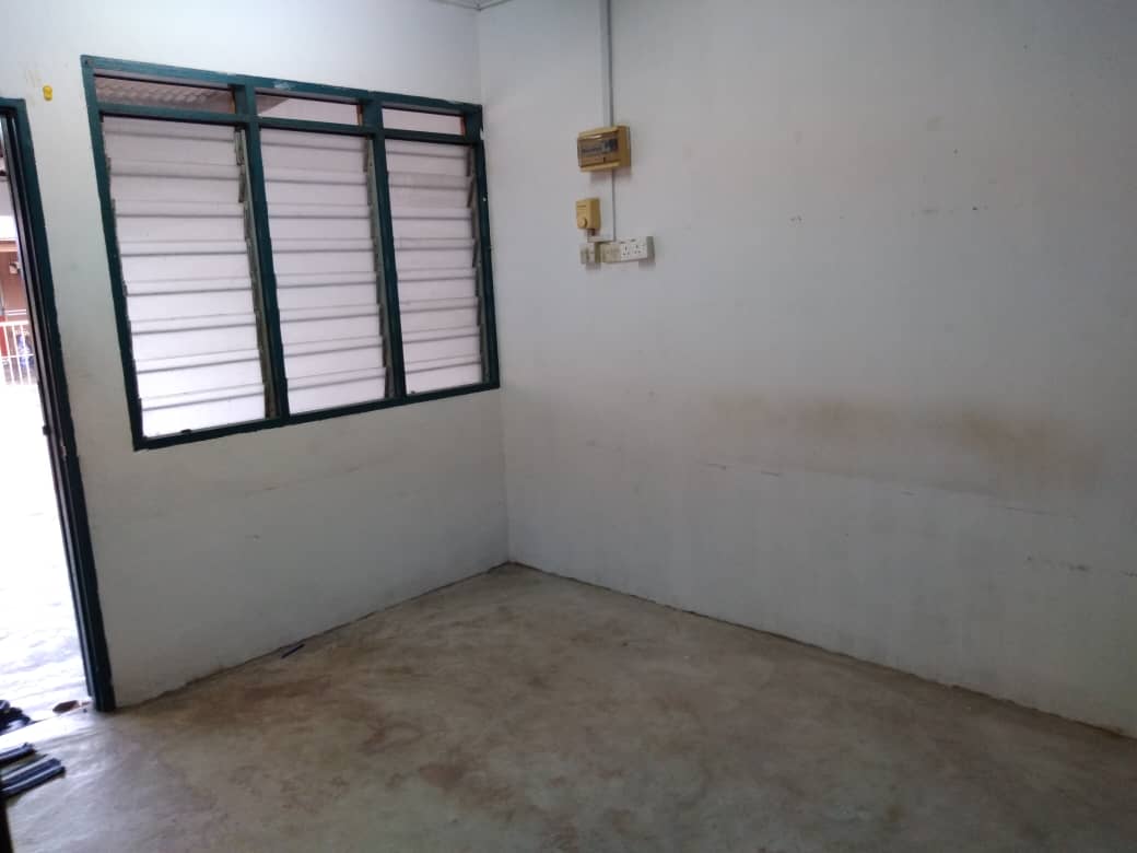Teres Setingkat Taman Seri Damai Kuantan - photo 3