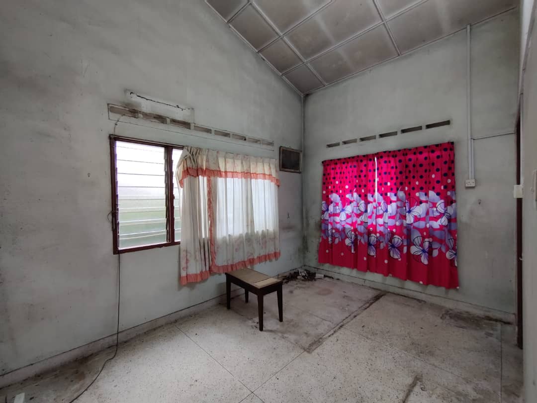 Bungalow Corner Lot Jalan Tok Sira Kuantan - photo 10