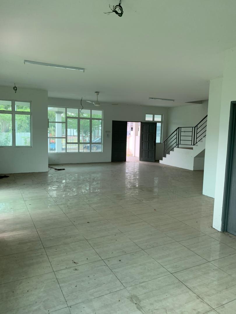 Corner Lot Semi-D Dua Tingkat Tmn Bahagia Perdana - photo 4