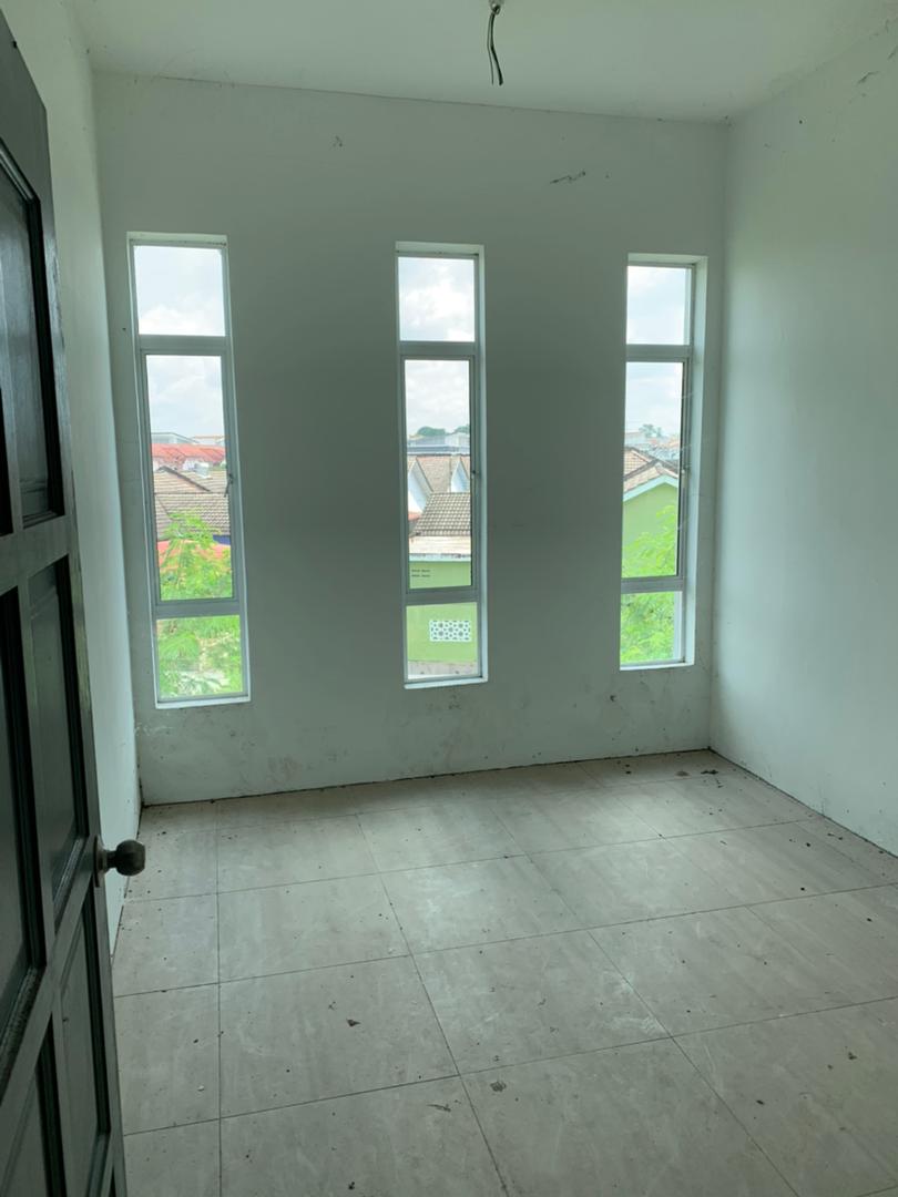 Corner Lot Semi-D Dua Tingkat Tmn Bahagia Perdana - photo 8