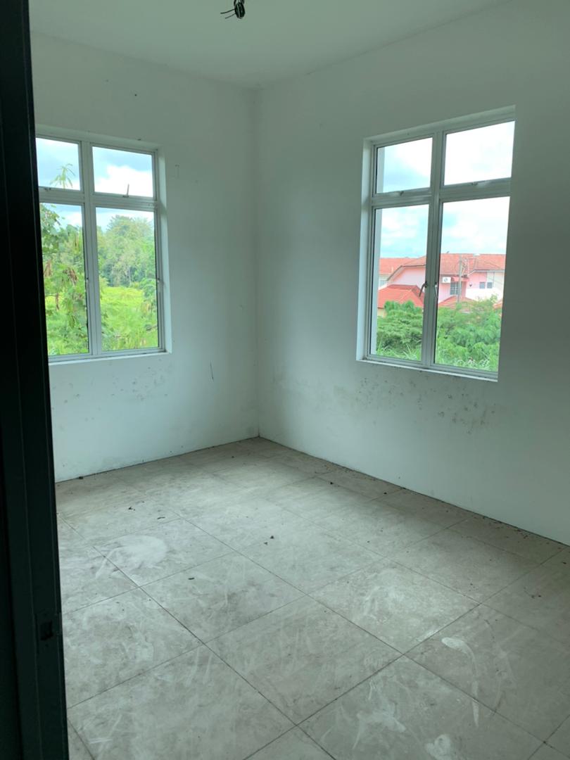 Corner Lot Semi-D Dua Tingkat Tmn Bahagia Perdana - photo 9