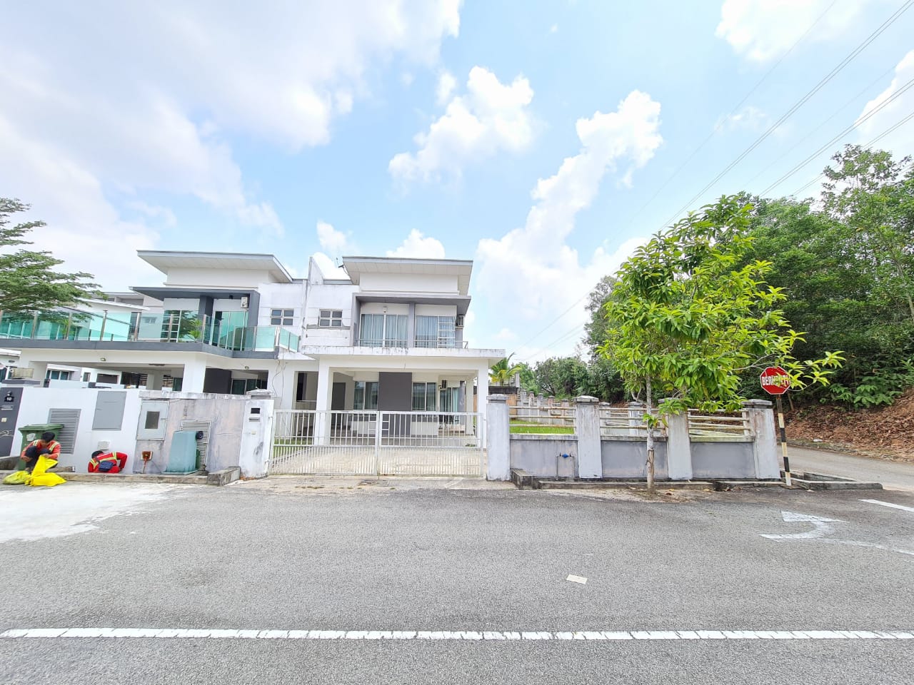 Semi - D End Lot 2 Tingkat Bukit Istana Kuantan