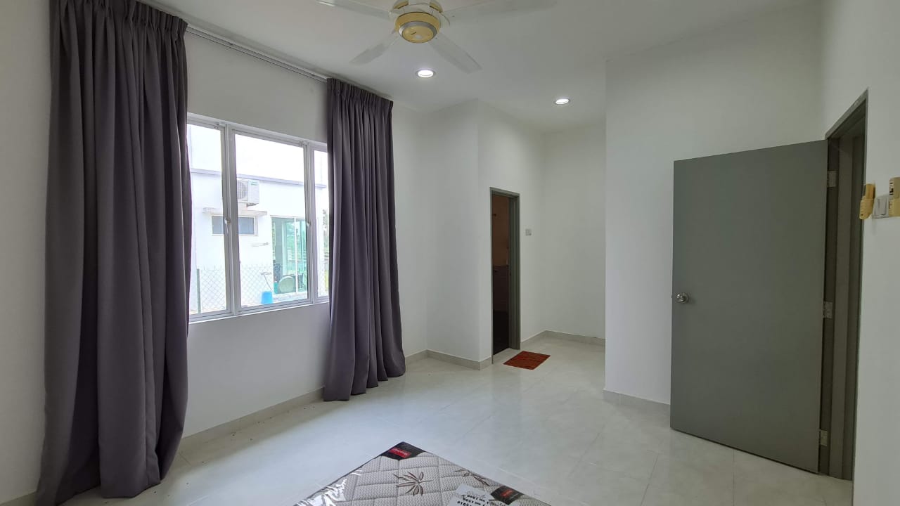Semi - D End Lot 2 Tingkat Bukit Istana Kuantan - photo 2