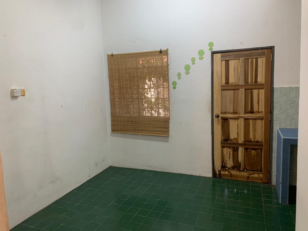 Teres Setingkat Kempadang Anak Air Jaya Kuantan - photo 3
