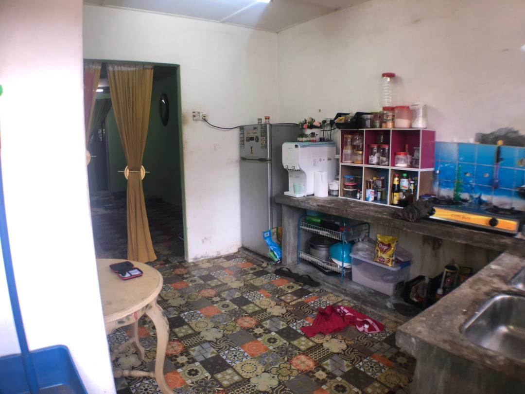 Teres Setingkat Taman Kampung Padang Kuantan - photo 2