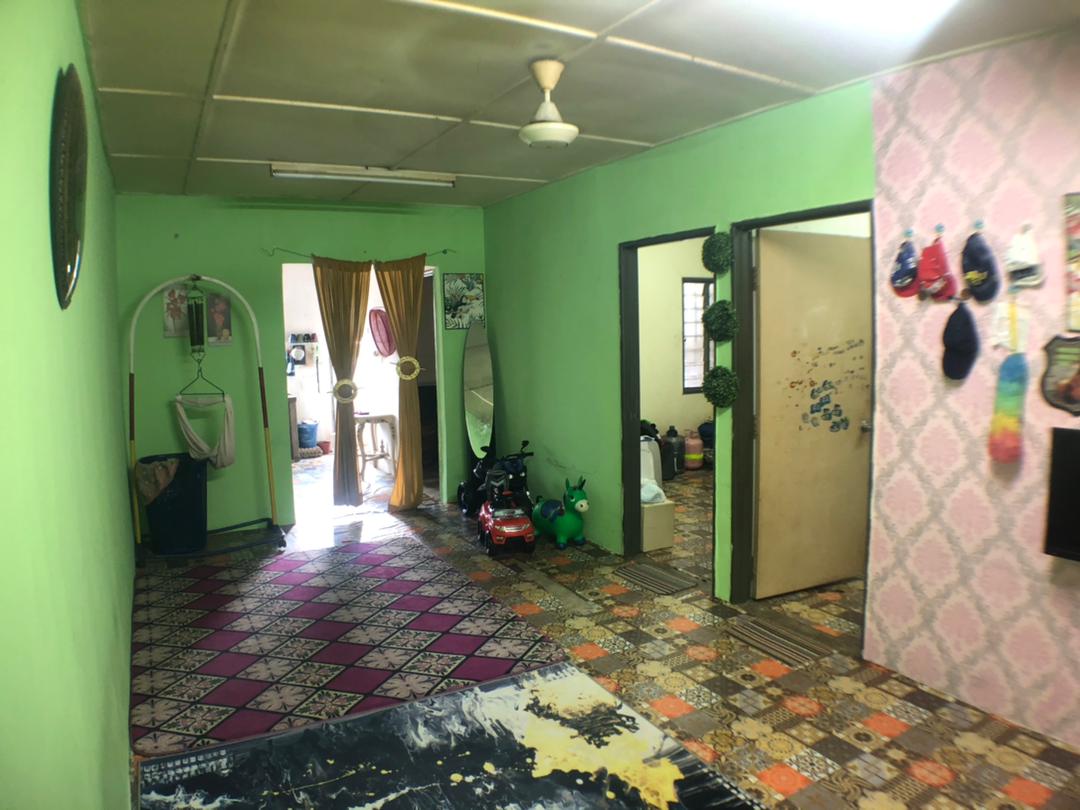 Teres Setingkat Taman Kampung Padang Kuantan - photo 3