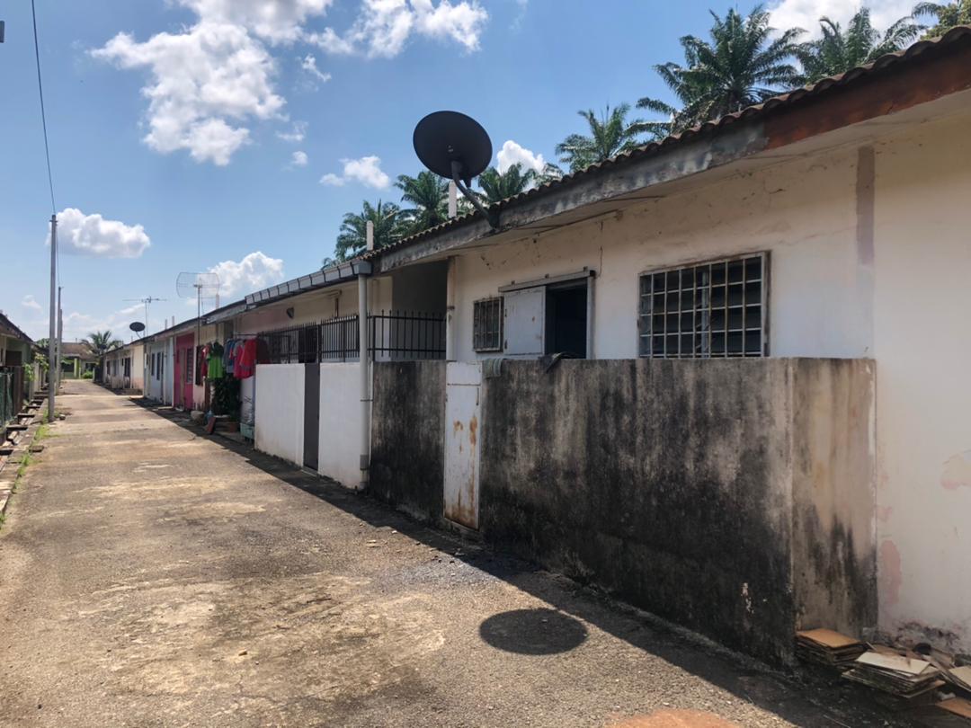 Teres Setingkat Taman Kampung Padang Kuantan - photo 10