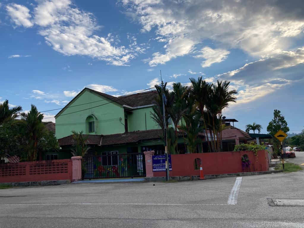 Corner Lot Teres 2 Tingkat Alor Akar Kuantan