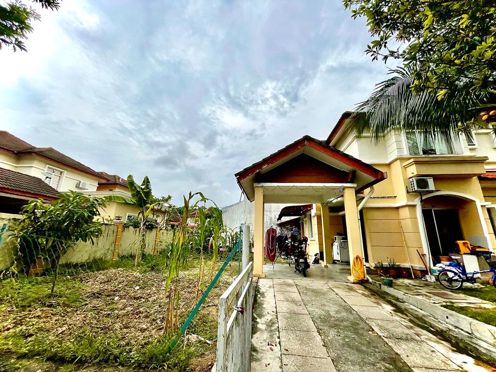 Semi - D Cluster End Lot 2 Tingkat Puncak Alam - photo 1