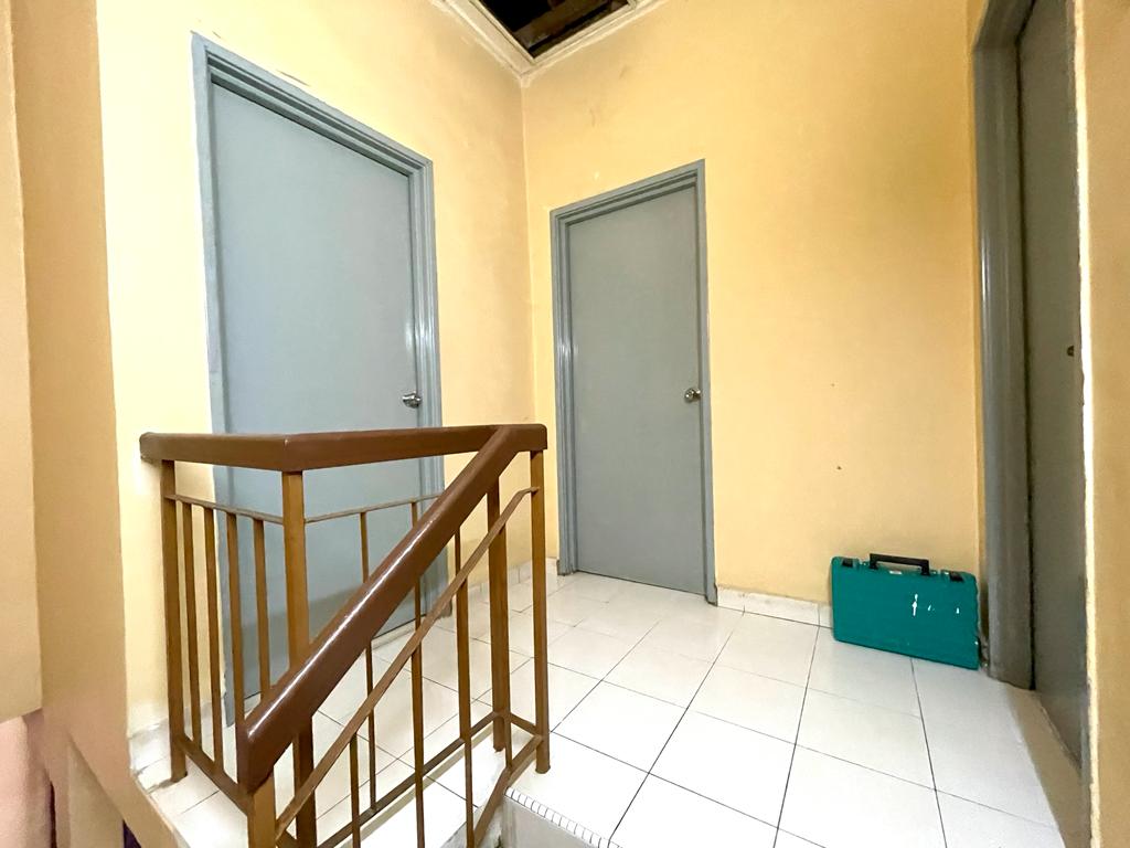 Semi - D Cluster End Lot 2 Tingkat Puncak Alam - photo 2