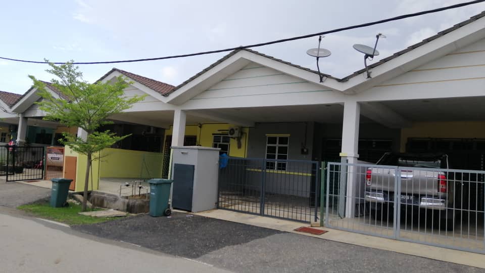 Teres Setingkat Taman Desa Bangau Temerloh LUAS