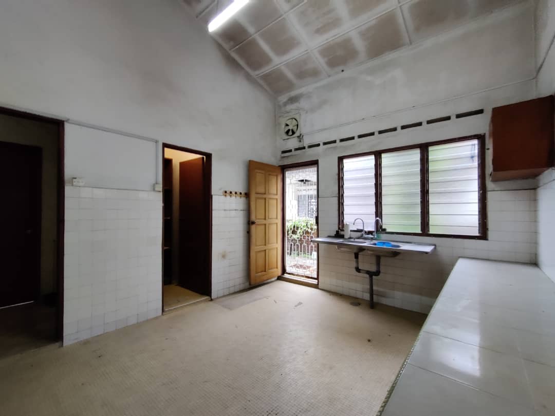 Corner Lot Bungalow Jalan Tok Sira Kuantan - photo 8