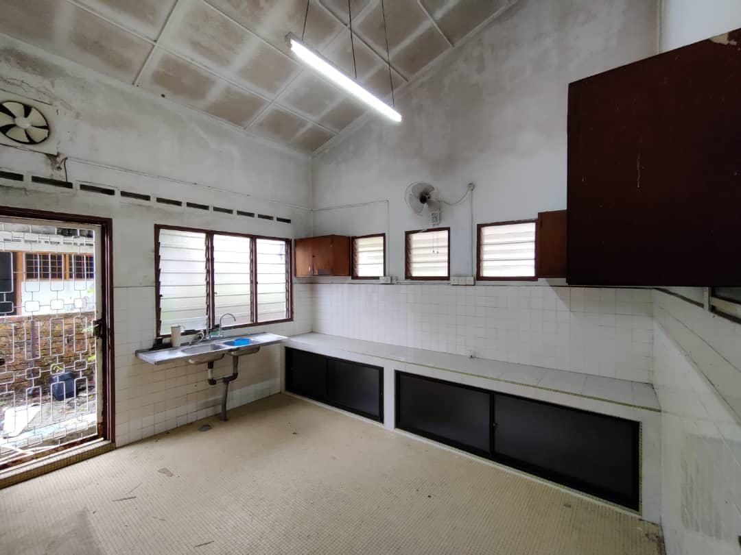Corner Lot Bungalow Jalan Tok Sira Kuantan - photo 10
