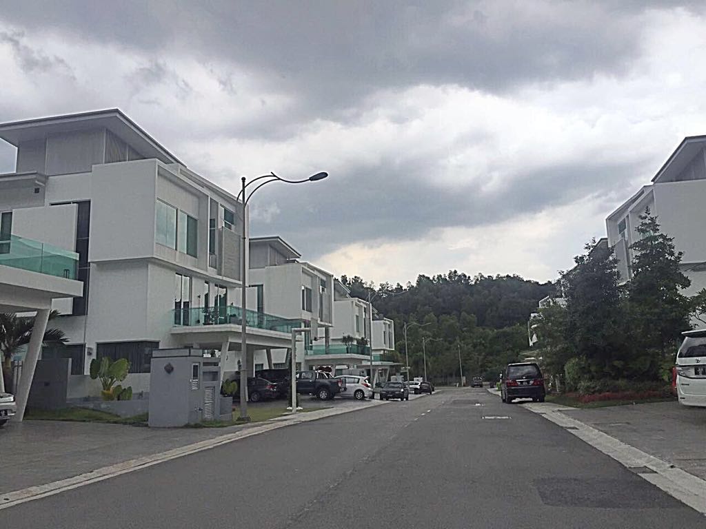 One Legenda, Cheras