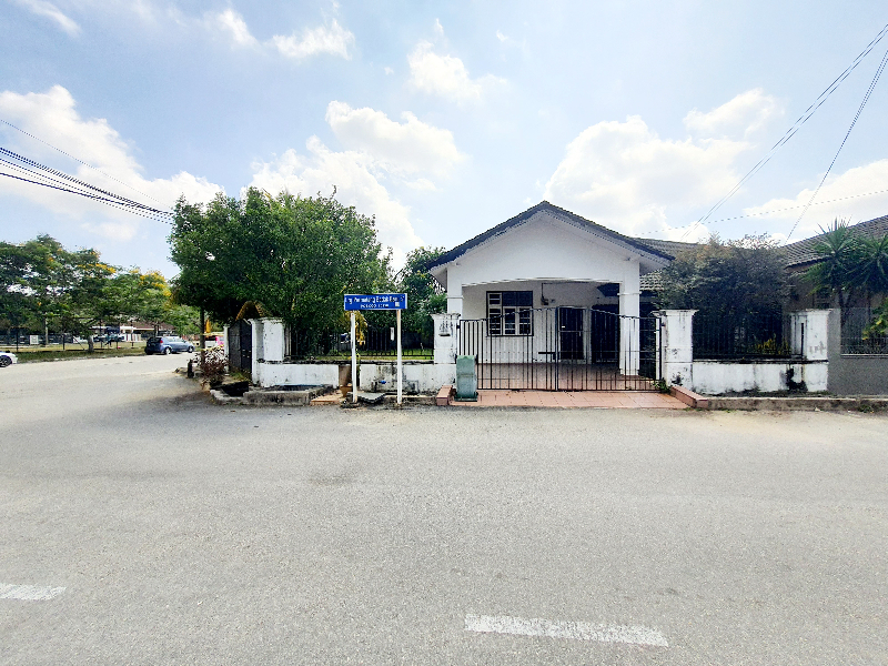 CORNER LOT SEMI D SETINGKAT PERMATANG BADAK BARU - photo 2