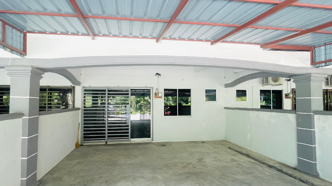 Rumah Teres Setingkat Di Gelung Pepuyu Bota Perak - photo 2
