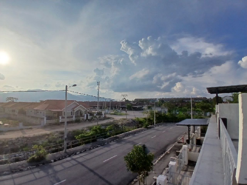 Rumah 2 Tingkat Facing Open( west facing )  - photo 2