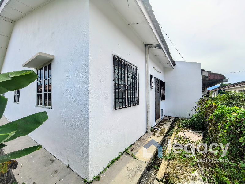 Rumah Corner Lot Facing Open - photo 4