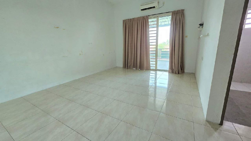 Botani Taman Lapangan Raya Double Storey Shop House - photo 2