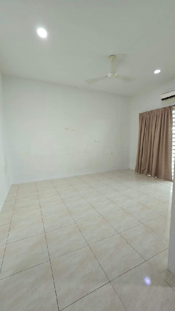 Botani Taman Lapangan Raya Double Storey Shop House - photo 3