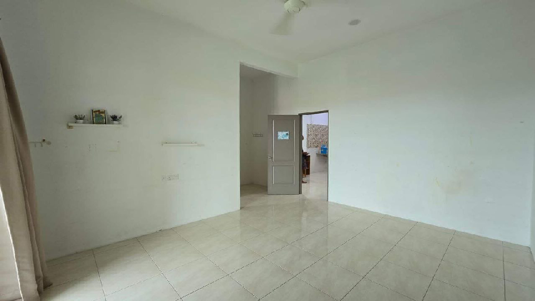 Botani Taman Lapangan Raya Double Storey Shop House - photo 5