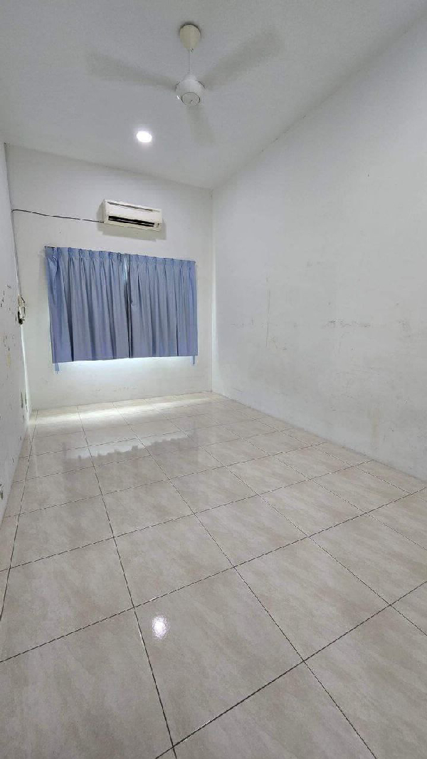 Botani Taman Lapangan Raya Double Storey Shop House - photo 7