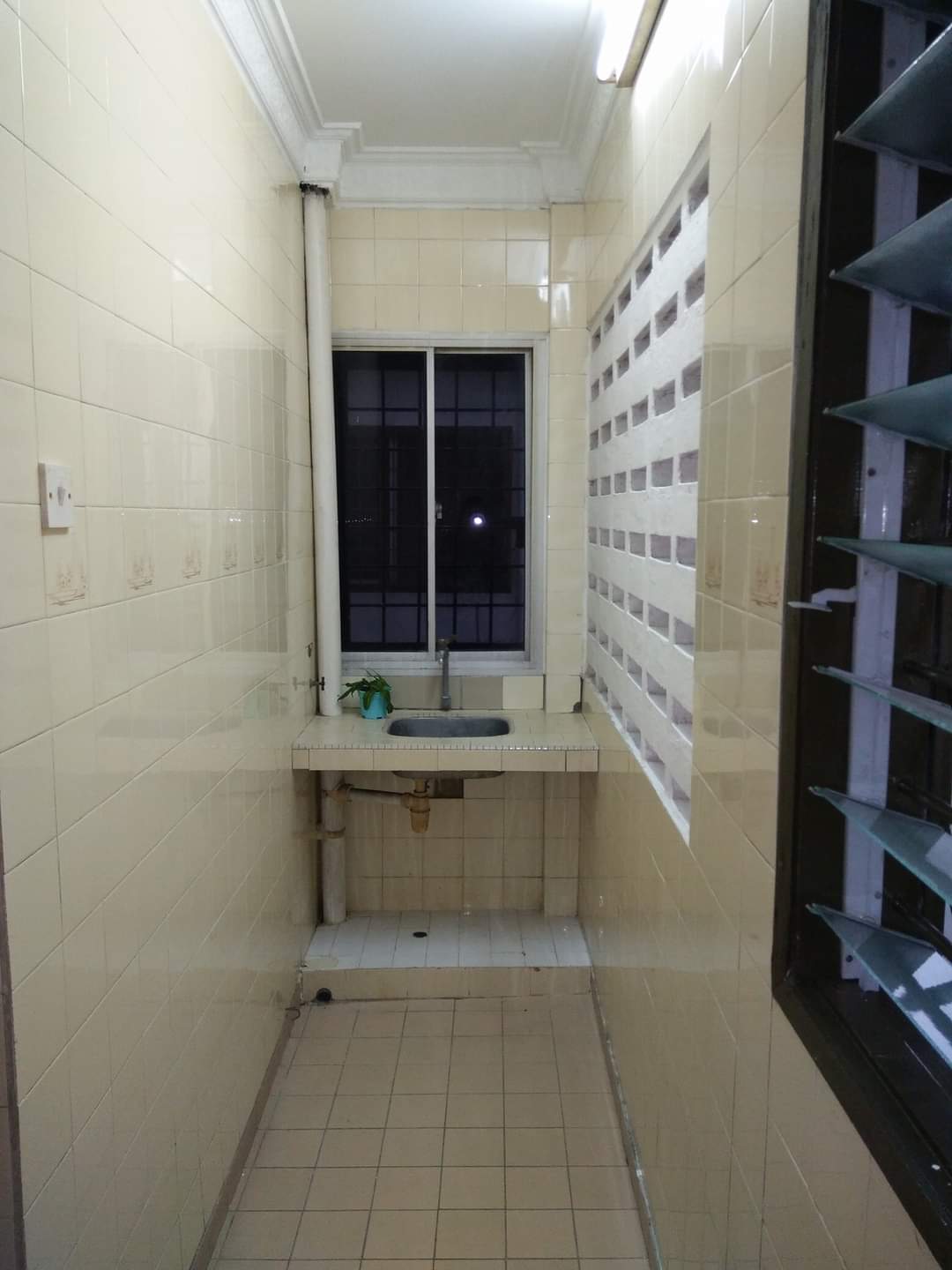 Freehold Villa Mewah Apartment Salak South 850 sqf - photo 4