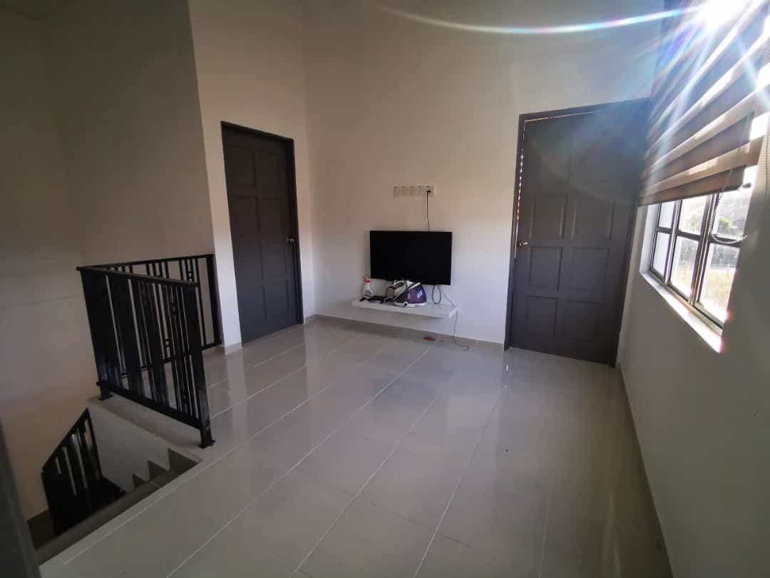 Double Storey End Lot Taman Cacar Murni, Paka  Fre - photo 4
