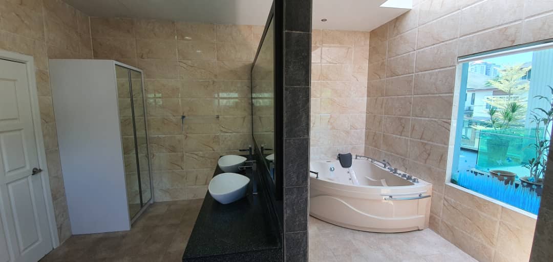 Ampang Utama Non Bumi Lot  2 and Half Storey - photo 2