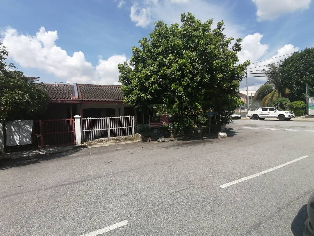 Corner 1 Storey Taman Melewar Near Surau and Futsa - photo 2