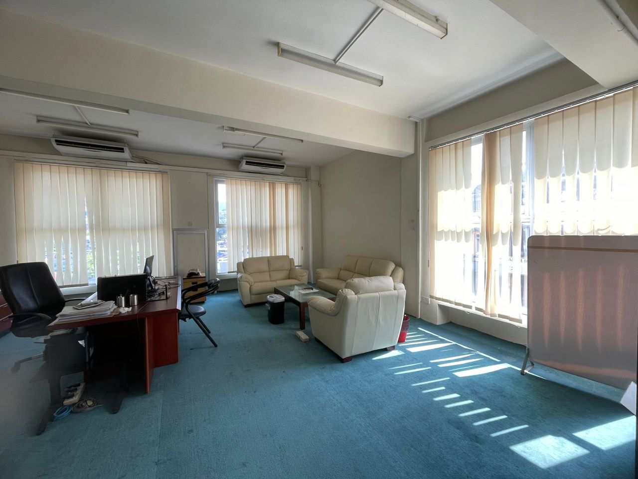 4 Storey End Lot Shoplot Melawati Square - photo 2