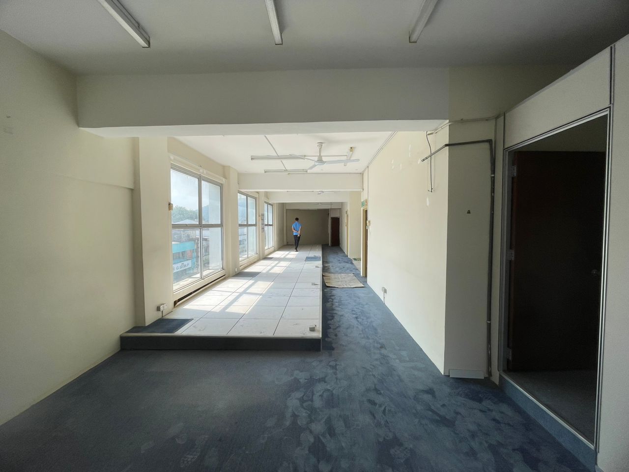 4 Storey End Lot Shoplot Melawati Square - photo 4