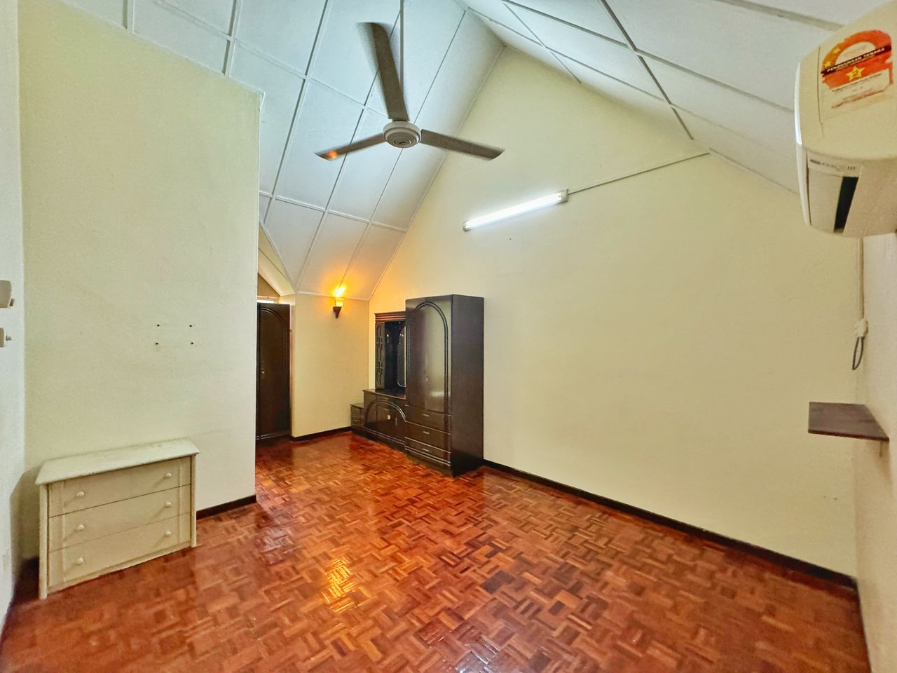 Mutiara Court 1400sqft Duplex Penthouse - photo 3