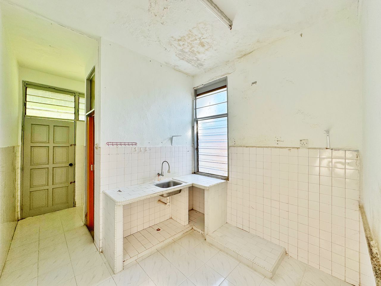 Single Storey Terrace Bukit Jambul Freehold 1540sq - photo 2