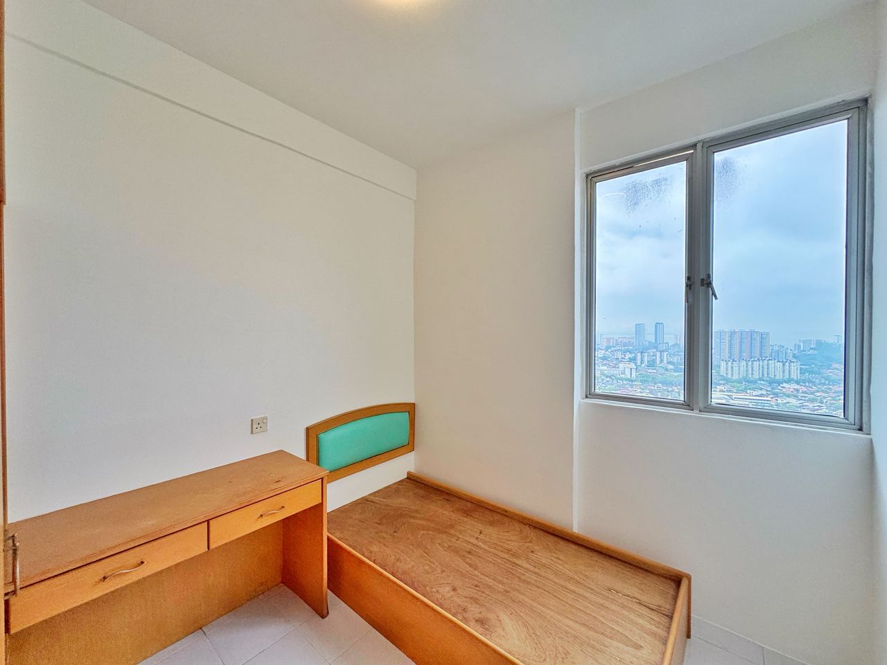 Kingfisher 800sqft HIGH FLOOR Townview Greenlane - photo 4