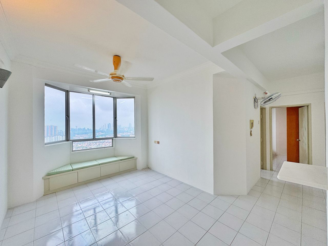 Kingfisher 800sqft HIGH FLOOR Townview Greenlane - photo 6