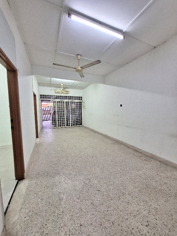 Single Storey 22x70 Seremban Jaya - photo 3