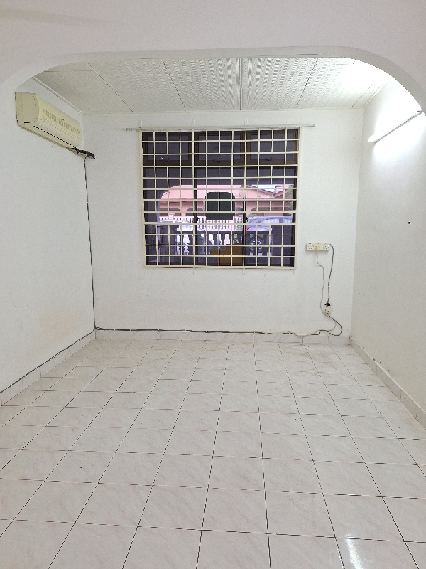 Single Storey 22x70 Seremban Jaya - photo 4