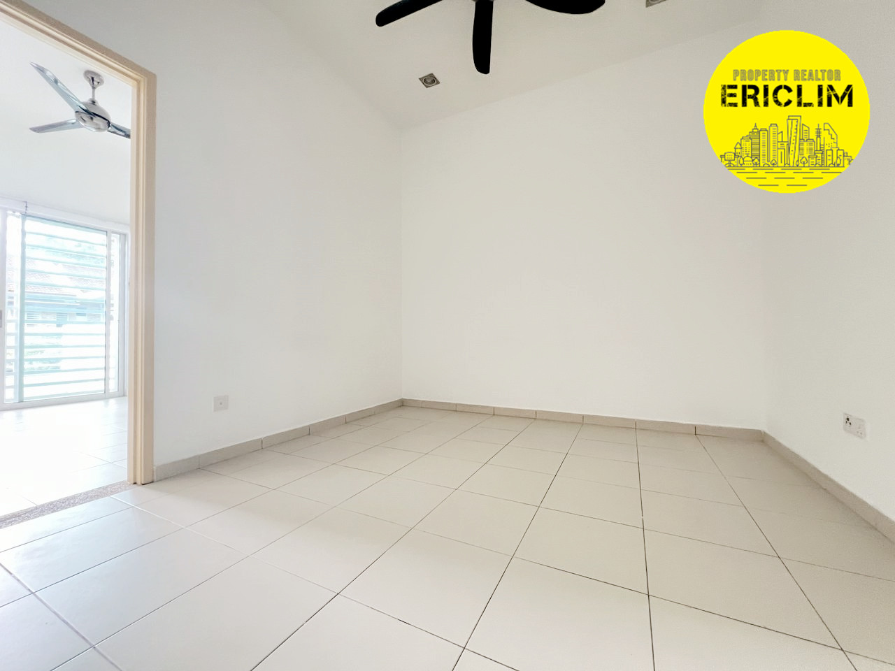 2 Sty Terrace, Setia Vista, 2000 Sqft, North - photo 3