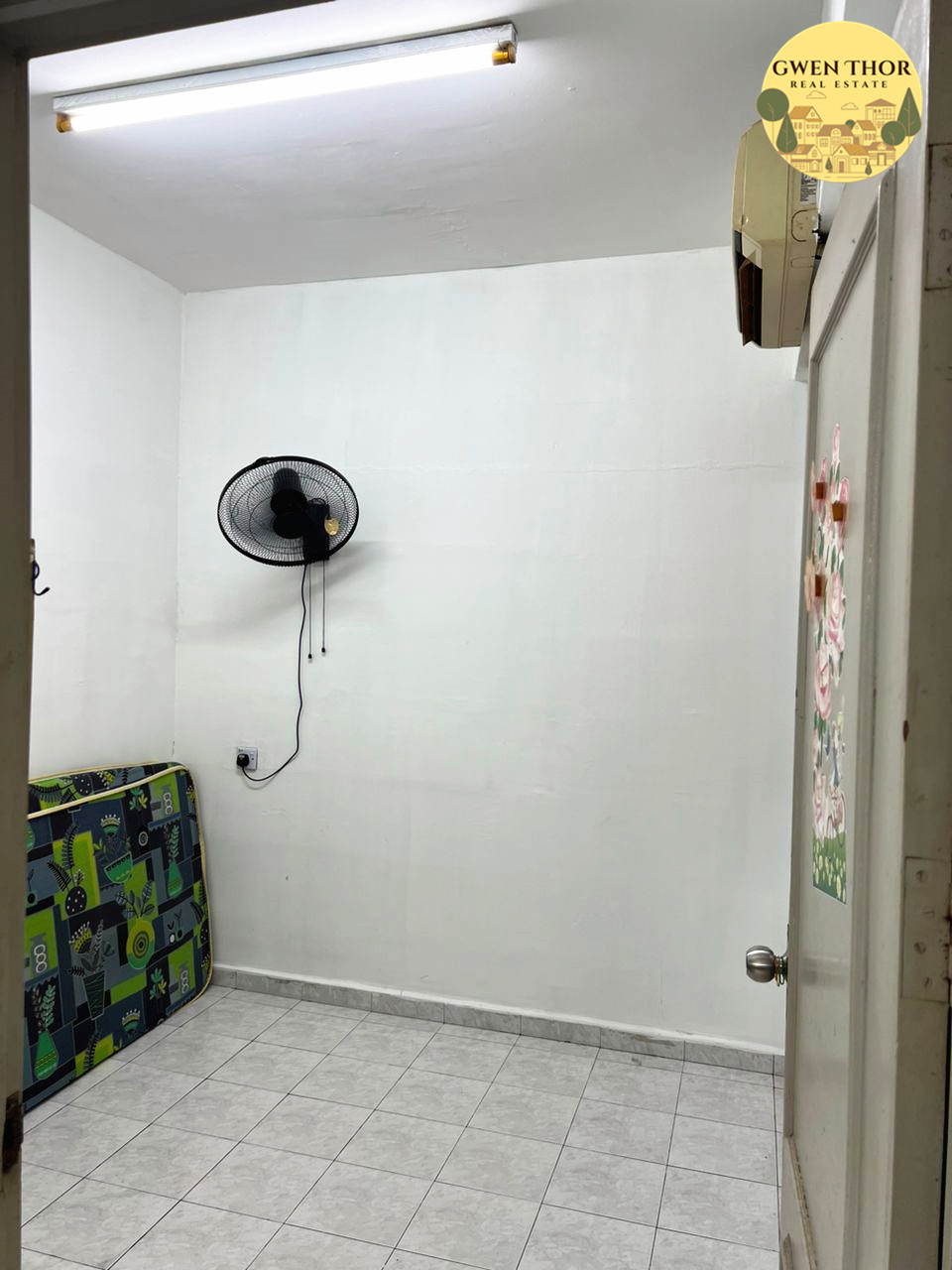 BJ Court BLK 3B High Floor 1300 700sf 3,2,1 FFFR - photo 3