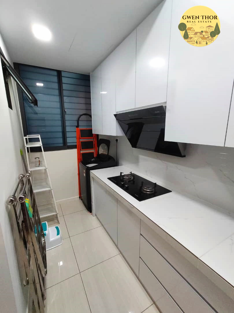 Q1 Tower A Mid Mr Chuah Rent 4000 950sf 2,2,2 FFFR - photo 3