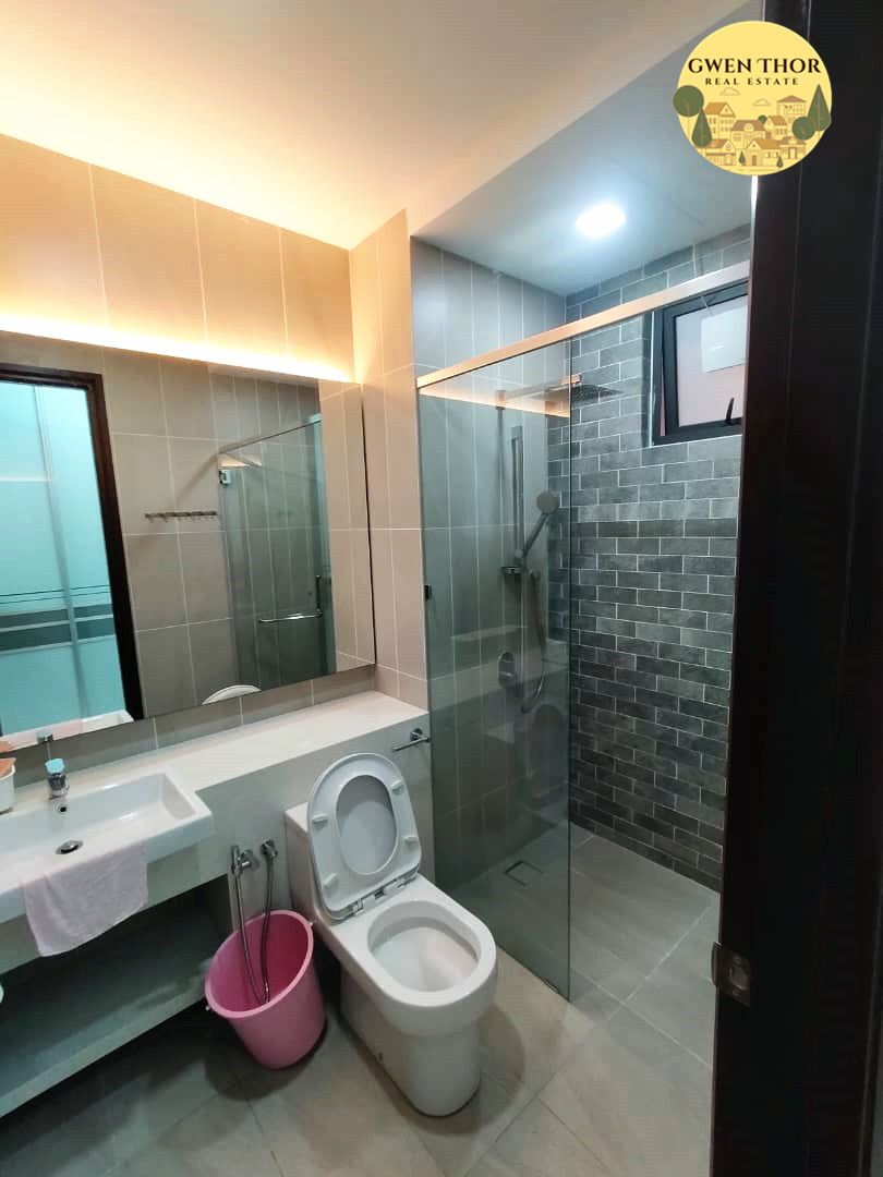 Q1 Tower A Mid Mr Chuah Rent 4000 950sf 2,2,2 FFFR - photo 11