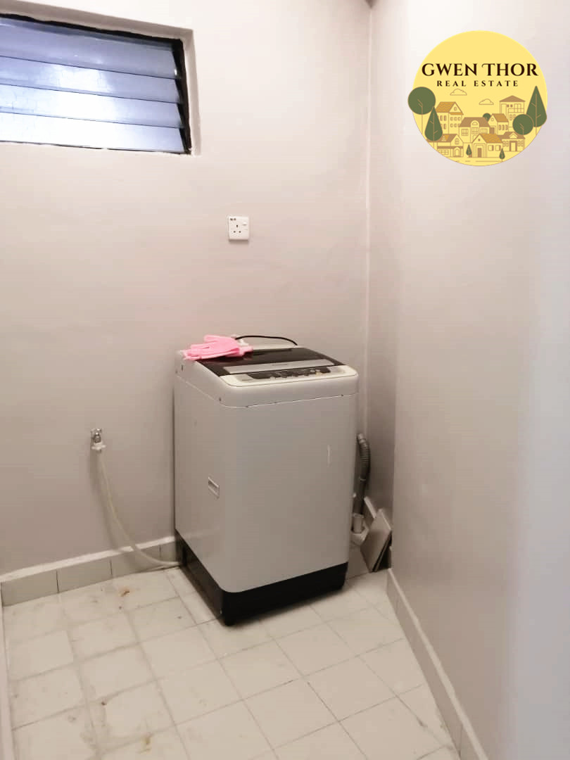 E-Park 2C Low Rent 1700 1100sf 3,2,1 FFFR - photo 4