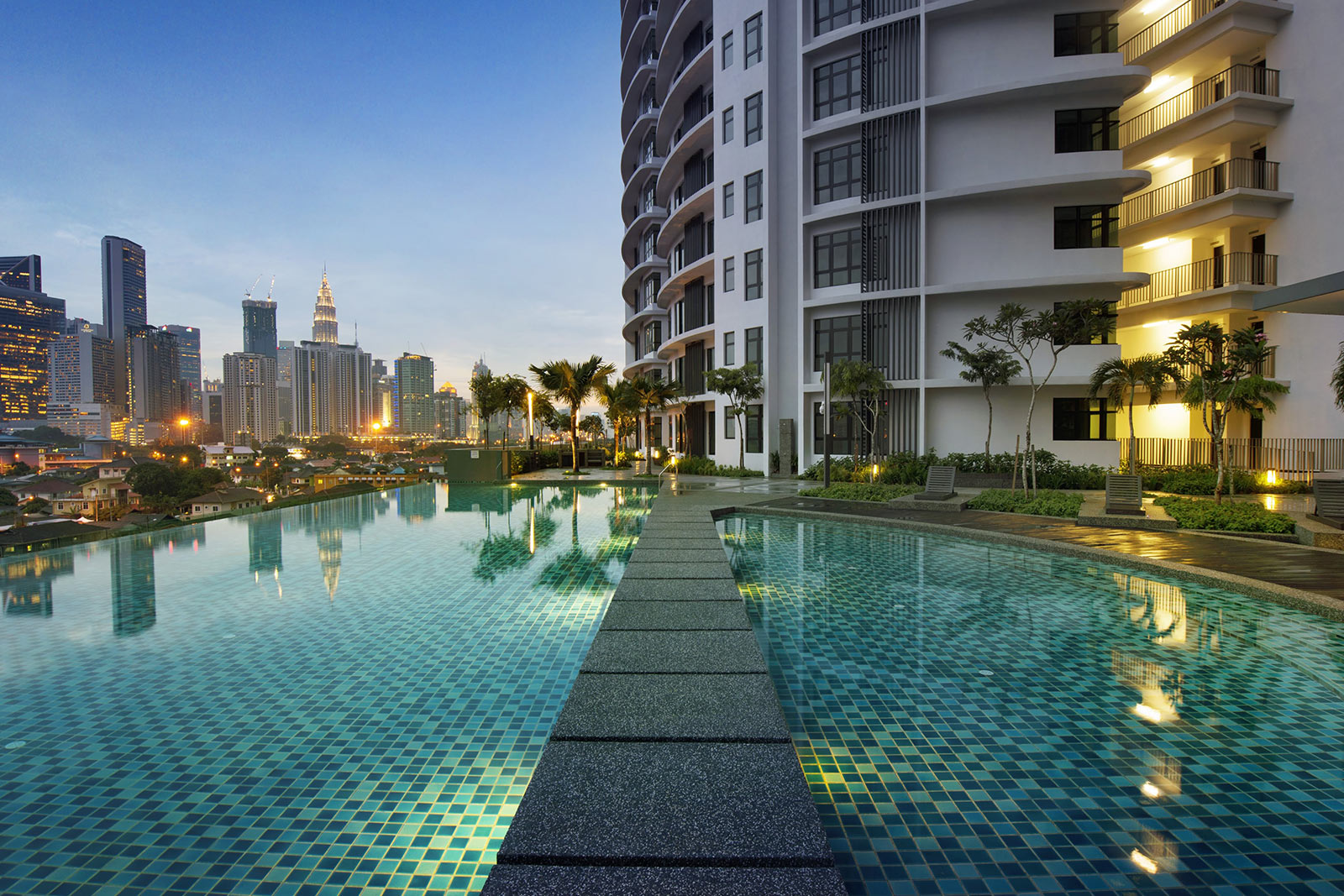 Below MV 200K Residensi Chymes Gurney, 2km from - photo 2