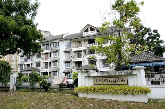 Pangsapuri Kesuma, Bandar Kinrara 3, Puchong - photo 1