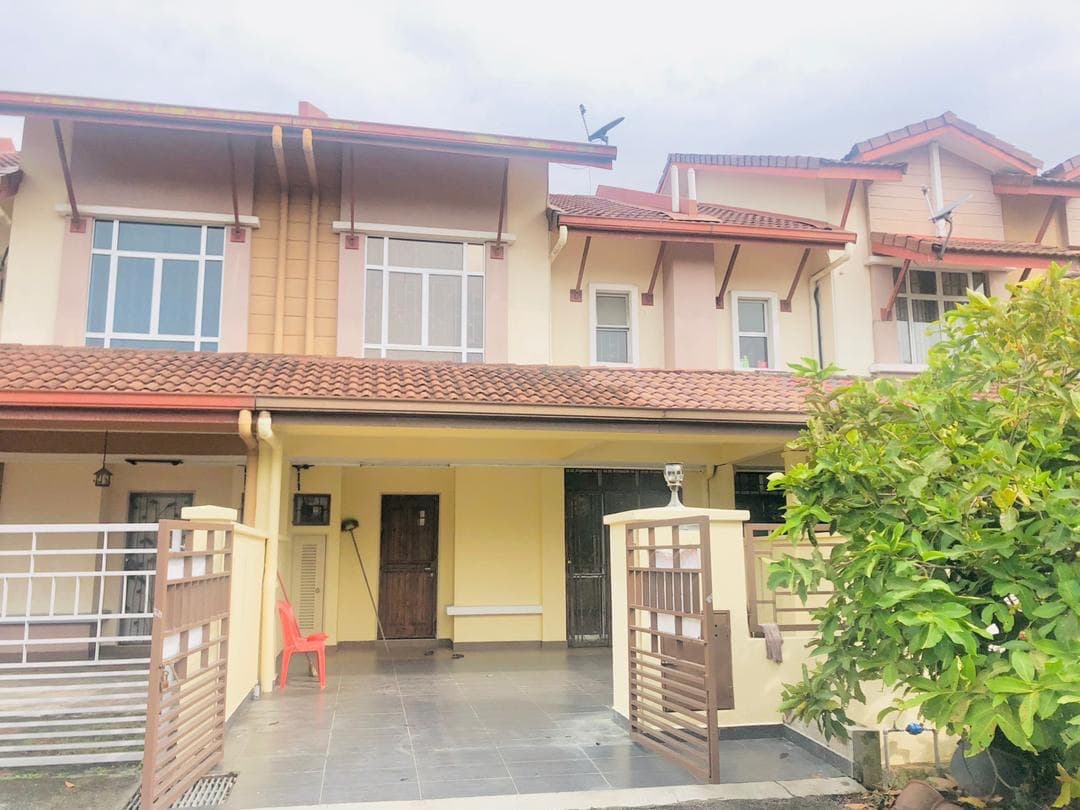 DOUBLE STOREY AT JLN MAKYONG BDR BUKIT RAJA - photo 1