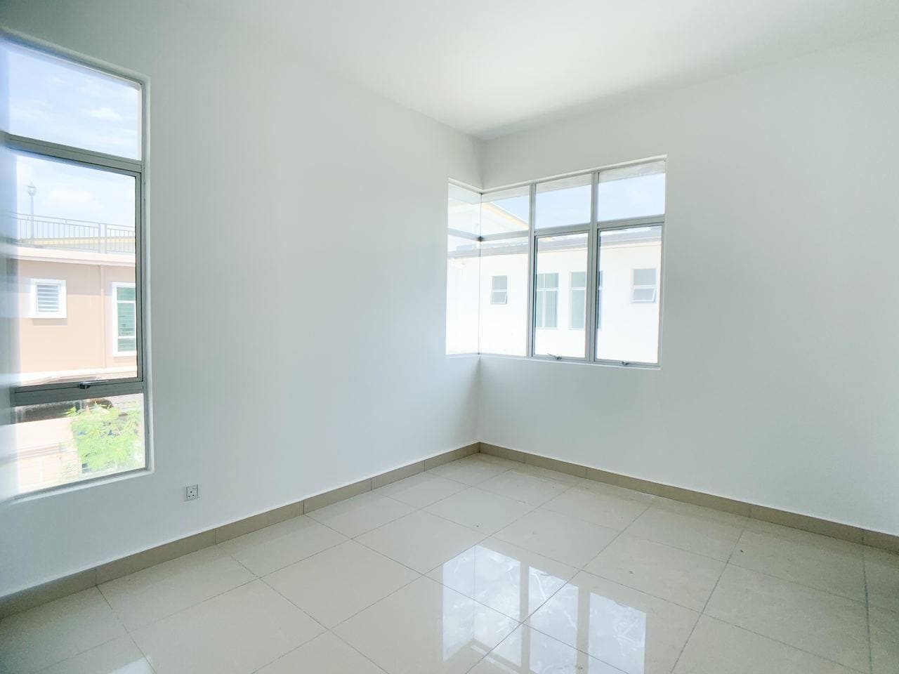 END LOT DOUBLE STOREY HILLPARK PUNCAK ALAM - photo 8